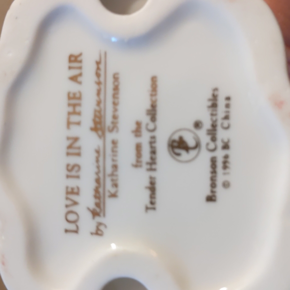Bronson collectables LOVE IS IN THE AIR figurine - Picture 3 of 4